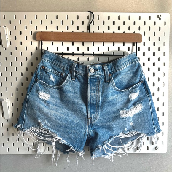 Levi's 501 Original Fit High Rise Women's Shorts - Picture 1 of 4